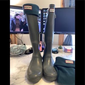 Hunter rain boots and sock liners